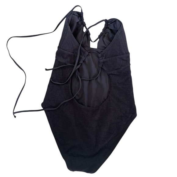 New! BECCA Pucker Up Candice Textured Halter Cut‎ Out One Piece Swimsuit - Picture 6 of 8